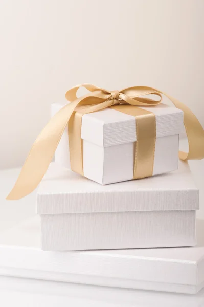 Kurdeleli hediye kutuları