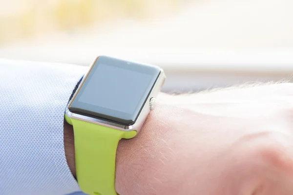 Kontrollera en smart Watch-klocka — Stockfoto