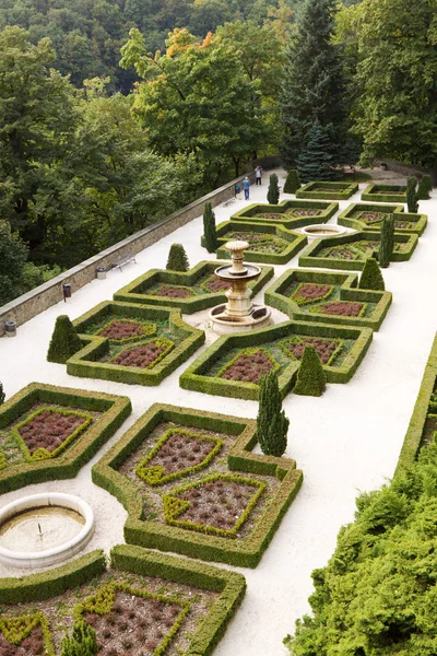 Pravidelné zahrady na zámek Ksiaz v městě Walbrzych, Polsko — Stock fotografie