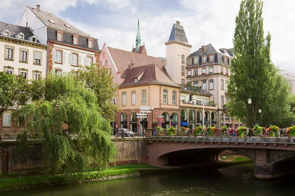 Paysage urbain de Strasbourg dans le centre historique. Alsace, France — Photo