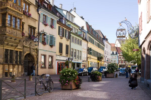 Una vista en el casco antiguo de Colmar. Alsacia, Francia — Foto de Stock