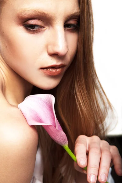 Портрет Молодой Красивой Женщины Цветком Каллы Красота Мода — стоковое фото