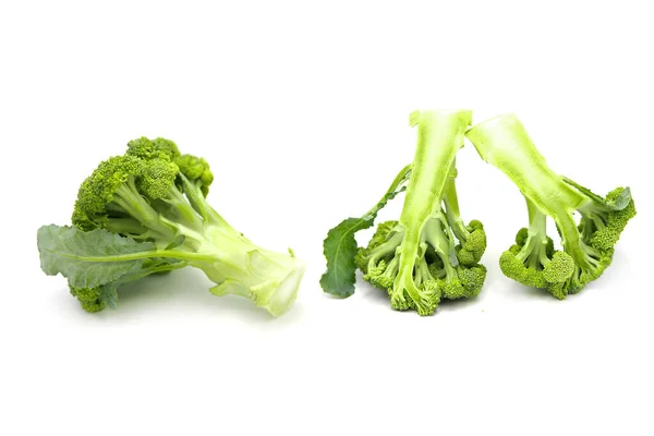 Brokoli Organik Segar Utuh Dan Dua Bagian Terisolasi Pada Latar — Stok Foto