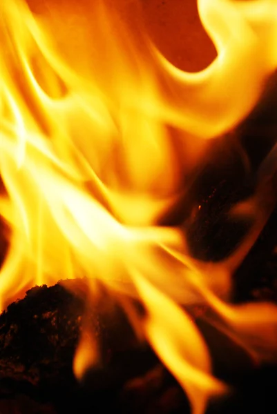 Die feurigen Flammen — Stockfoto