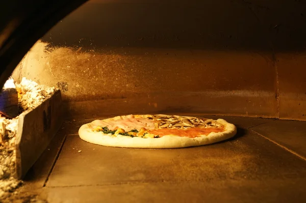 Pizza in the oven — Stock Photo, Image