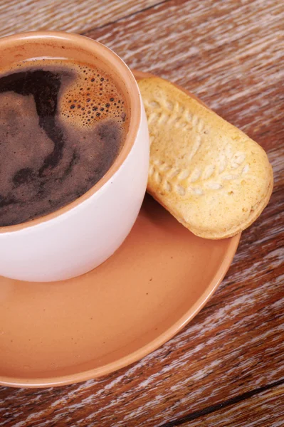 Tazza di caffè sul tavolo di legno — Foto Stock