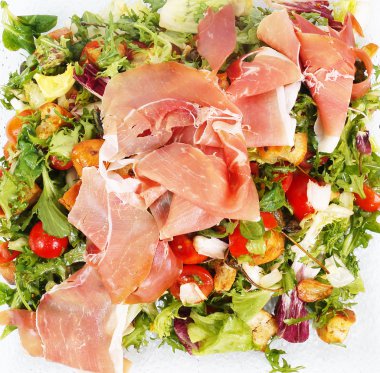Prosciutto ile taze sebze salatası
