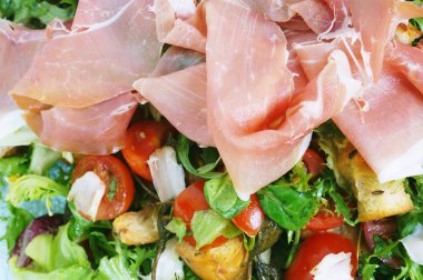 Prosciutto ile taze sebze salatası