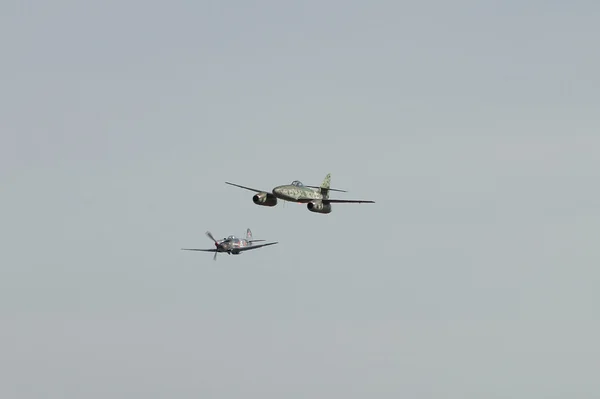 HRADEC KRALOVE, REPÚBLICA CHECA - 5 DE SEPTIEMBRE: Exposición Aérea Internacional Checa en el aeródromo de Hradec Kralove, República Checa, 5 de septiembre de 2015 — Foto de Stock