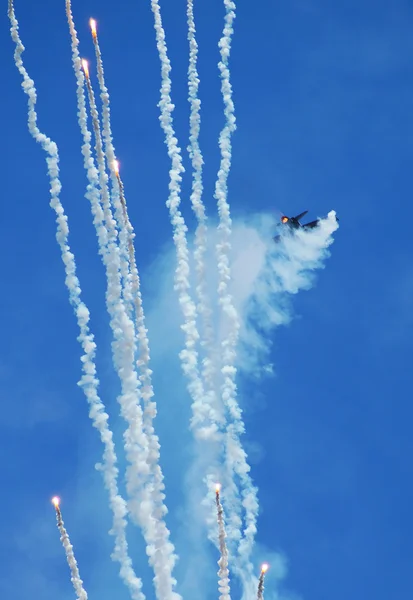 HRADEC KRALOVE, REPÚBLICA CHECA - SEPT 5: Czech International Air Fest Air Show no aeródromo de Hradec Kralove, República Checa, 5 de setembro de 2015 — Fotografia de Stock