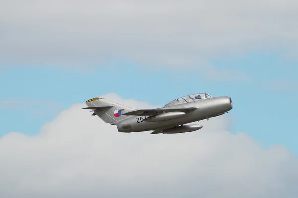 HRADEC KRALOVE, REPÚBLICA CHECA - 5 DE SEPTIEMBRE: Exposición Aérea Internacional Checa en el aeródromo de Hradec Kralove, República Checa, 5 de septiembre de 2015 — Foto de Stock