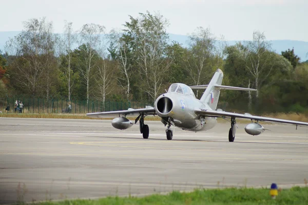 HRADEC KRALOVE, CZECH REPUBLIC - SEPT 5: Czech International Air Fest Air Show at airfield in Hradec Kralove, Czech Republic on September 5, 2015 — Stock Photo, Image