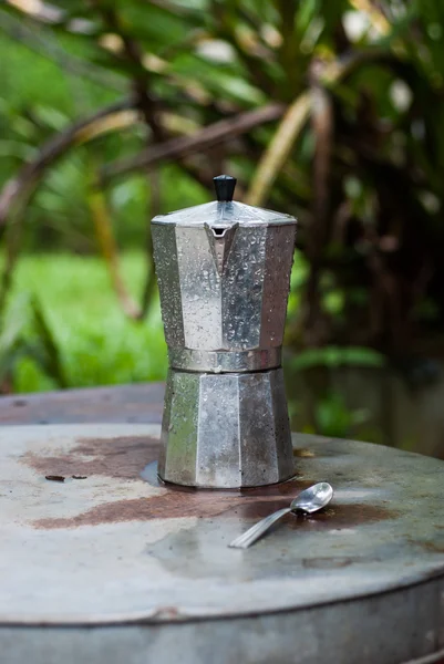 Sabah eski kahve makinesi — Stok fotoğraf
