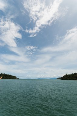 Deniz gökyüzü bulut ve Adaları