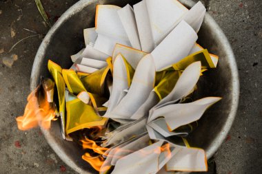 Atası ibadet üzerinde Çin yeni yılı