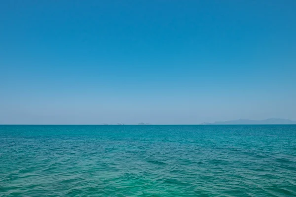 Emerald color sea water background — Stock Photo, Image