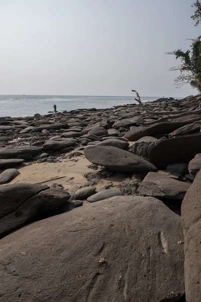 Rochers sur la plage — Photo