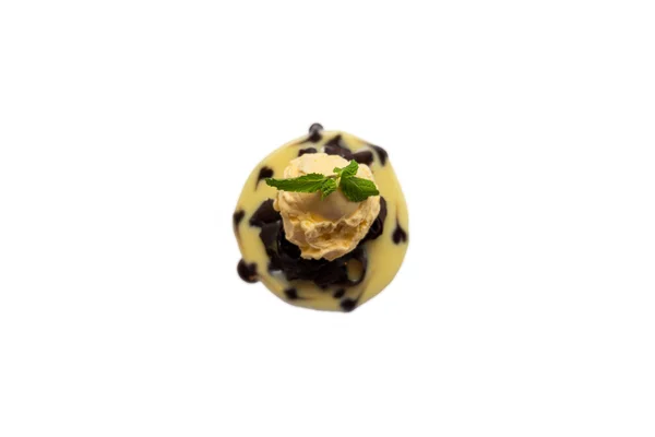 Chocolade pasta met vanille-ijs en slagroom — Stockfoto