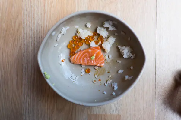 Sashimi de salmón y huevas de salmón —  Fotos de Stock