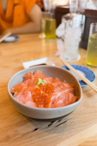 Salmon sashimi and salmon roe — Zdjęcie stockowe