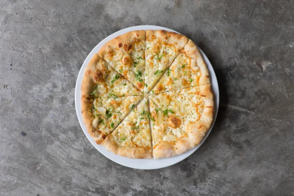 Witte Pizza, knoflook en Mozzarella Kaas — Stockfoto