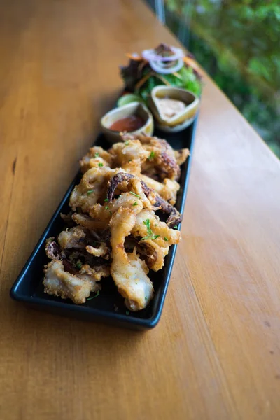 Gebakken calamares met saus Bowl — Stockfoto