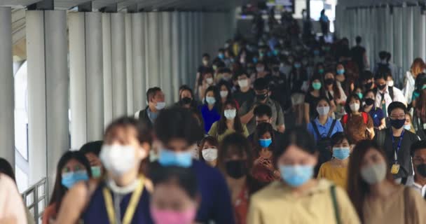 2020年9月25日 泰国曼谷 在泰国曼谷 拥挤的亚洲人身穿防护罩 在病毒爆发期间保护考罗纳威病毒 Covid 19病毒 — 图库视频影像