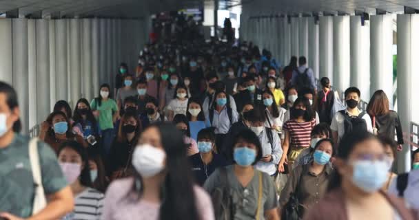 2020年9月25日 タイのバンコク タイのバンコクでウイルス発生時にコロナウイルスを保護するための保護マスクを身に着けている混雑したアジアの人々 Covid 19ウイルス — ストック動画