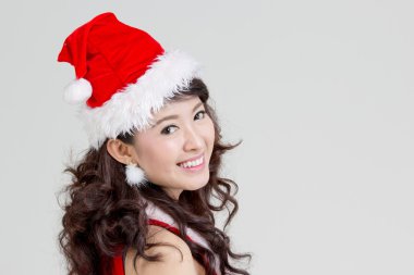 Noel Baba şapkası ile Asyalı kadın