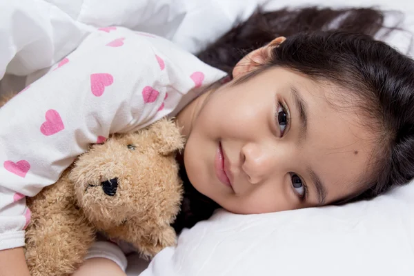 Asian girl sleeping with bear doll — Stock Photo, Image