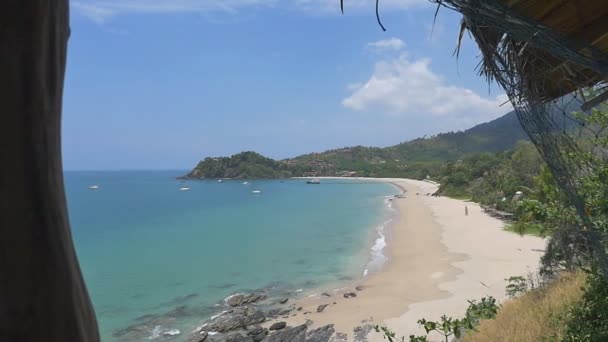 Tropisch strand uitzicht vanaf de hut in Krabi provincie, Thailan — Stockvideo