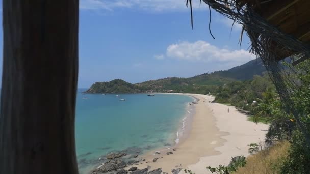 Tropisch strand uitzicht vanaf de hut in de provincie Krabi, Thailand — Stockvideo