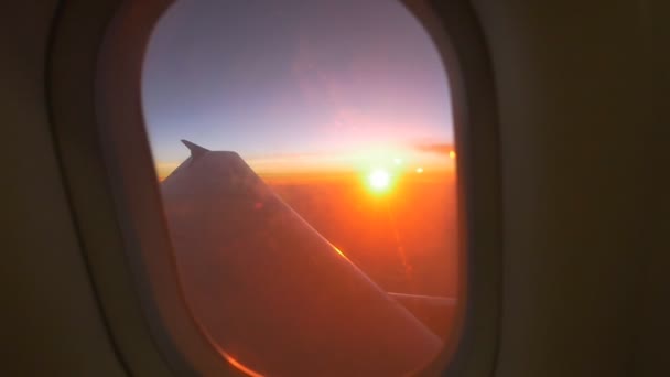 Airplane window view at sunset, Zoom shot — Stock Video