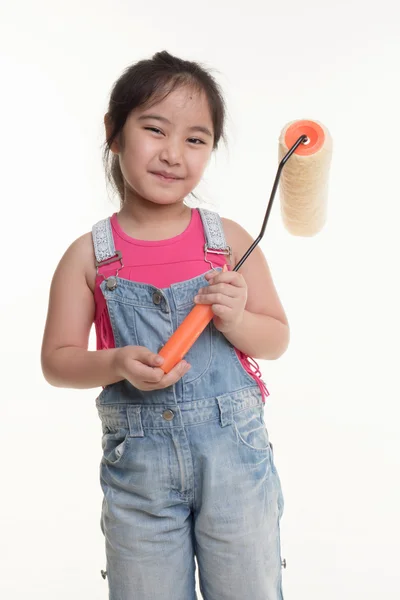 Chica asiática pintando la pared — Foto de Stock