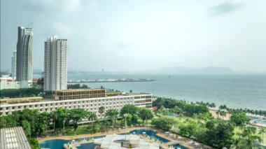 Yağmurlu bir günde Pattaya plaj 4k, Timelapse görünümü. Chonburi, Tayland .