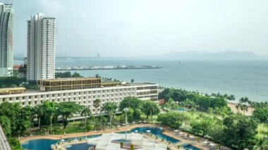 Yağmurlu bir günde Pattaya plaj 4k, Timelapse görünümü. Chonburi, Tayland .