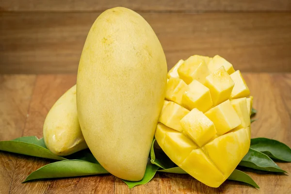 Mango on a dark wood background. — Stock Photo, Image