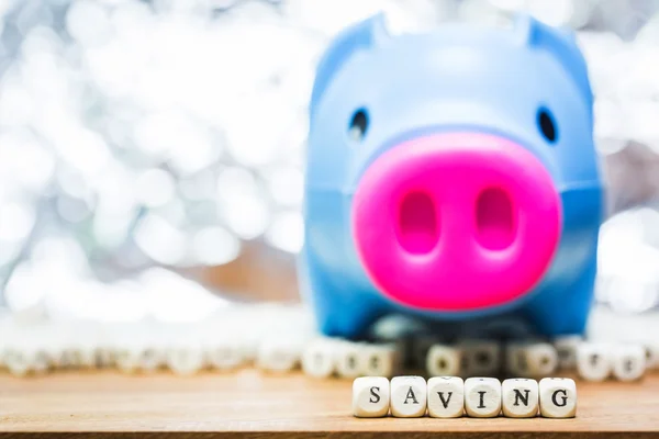 Blauwe piggy bank bij het opslaan van bericht — Stockfoto