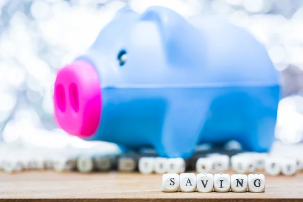 Blauwe piggy bank bij het opslaan van bericht — Stockfoto