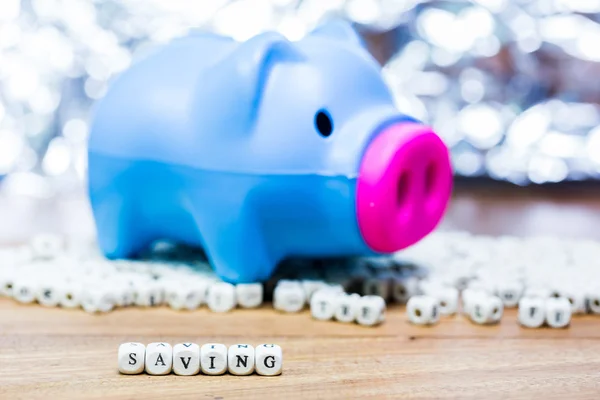 Blauwe piggy bank bij het opslaan van bericht — Stockfoto