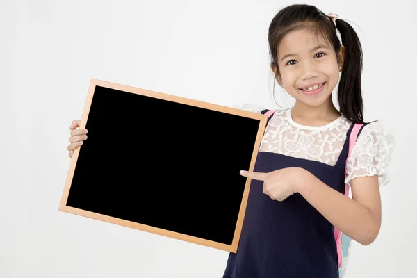 Gelukkig Aziatische preteens meisje hand met houten bord — Stockfoto