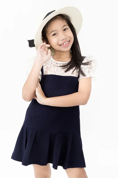 Porträt eines süßen asiatischen Mädchens mit Baumwollmütze, — Stockfoto