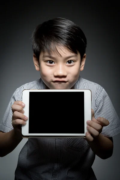 Asiático divertido chico con tablet ordenador en la mano —  Fotos de Stock