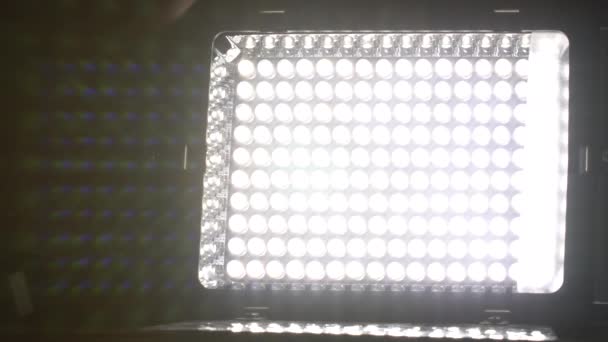 4k, Led Panel gedraaid in- en uitschakelen. — Stockvideo