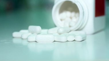 Hapları veya yukarıdan ateş bir tablo iplik kabloları yakın çekim