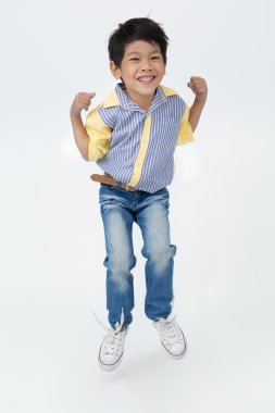 Mutlu Asya oğlan atlıyor