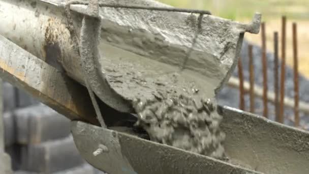 Non identify Construction workers pour concrete mix from cement mixer. — Stock Video