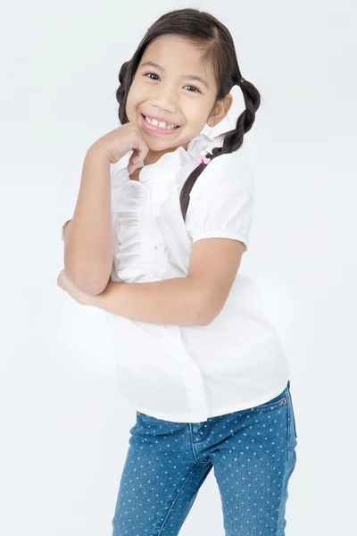 微笑面对亚洲可爱的小女孩的肖像 — 图库照片