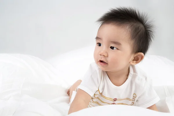 Vackra leende asiatisk söt baby — Stockfoto