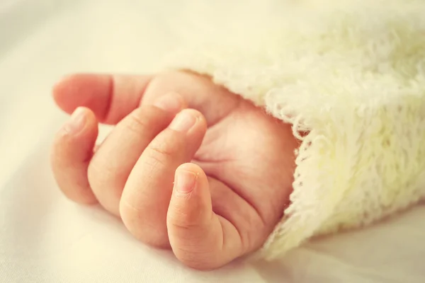 Närbild av Baby hand — Stockfoto